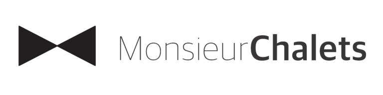 Logo MonsieurChalets sur fond chalet pâle
